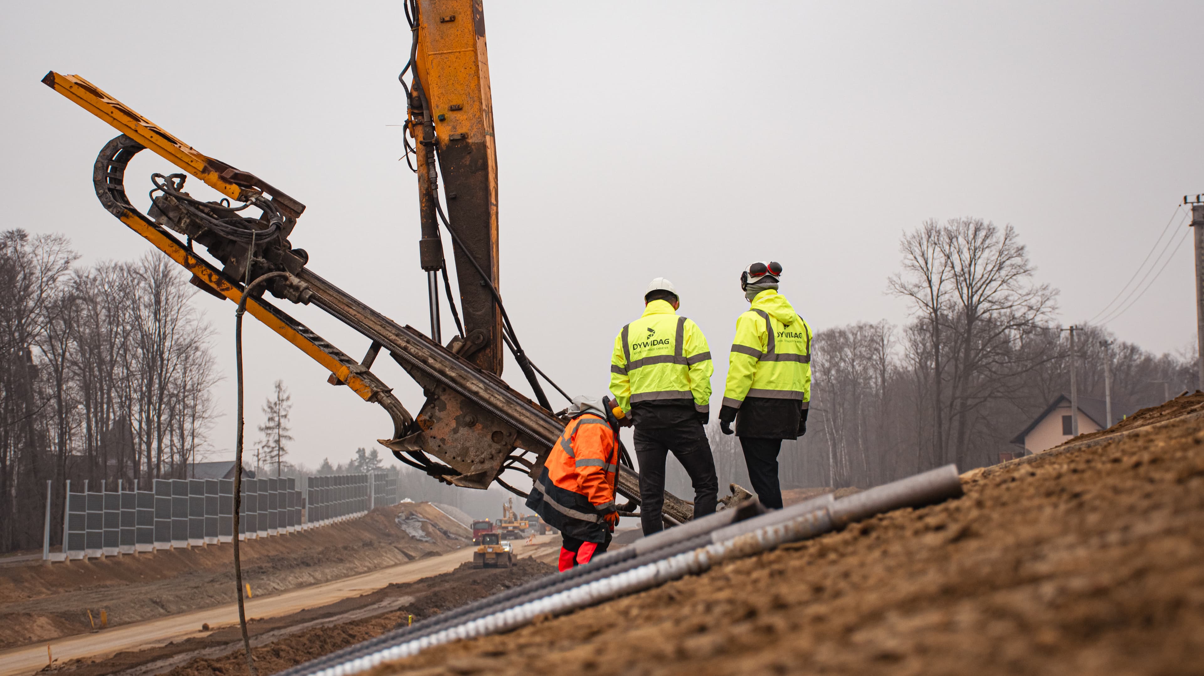 Einbau-Hohlstaebe-S1Highway-Polen